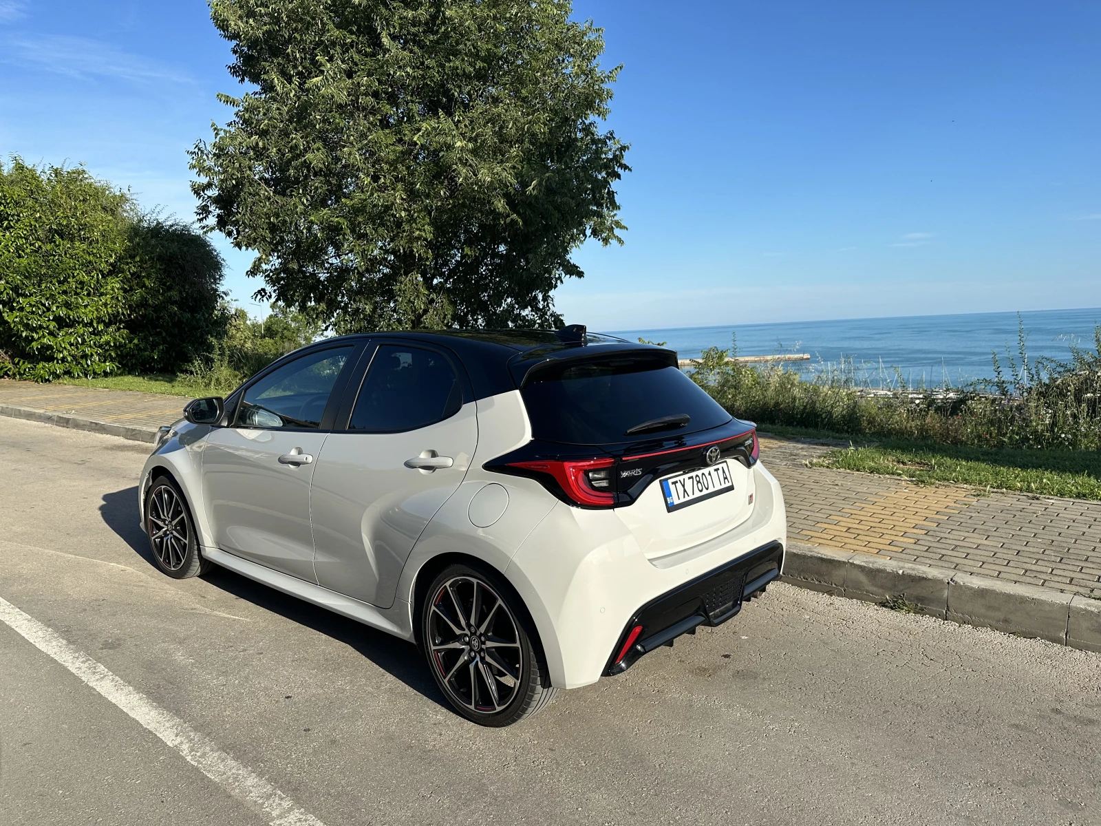 Toyota Yaris Hybrid GR Sport, снимка 4 - Автомобили и джипове - 55462779