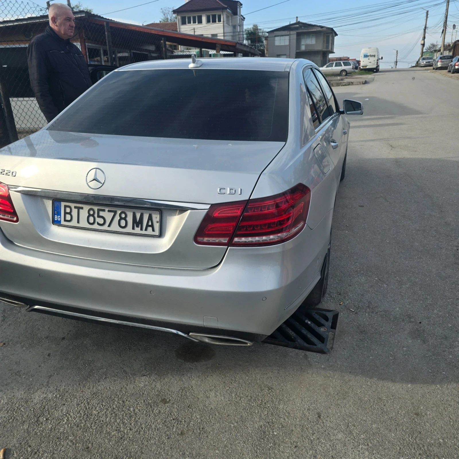 Mercedes-Benz E 220, снимка 2 - Автомобили и джипове - 55606444
