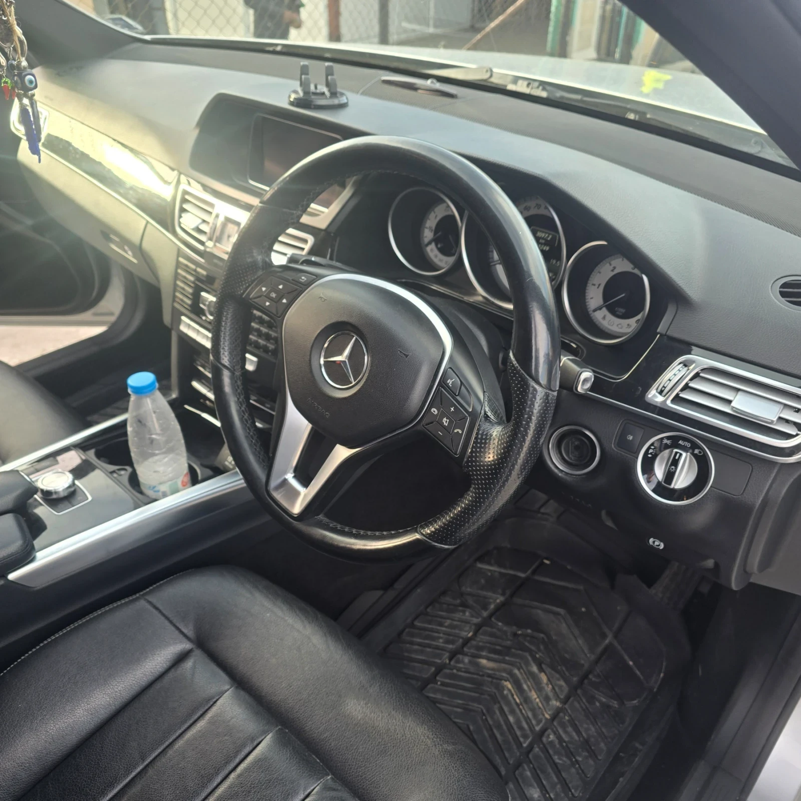 Mercedes-Benz E 220, снимка 5 - Автомобили и джипове - 55606444