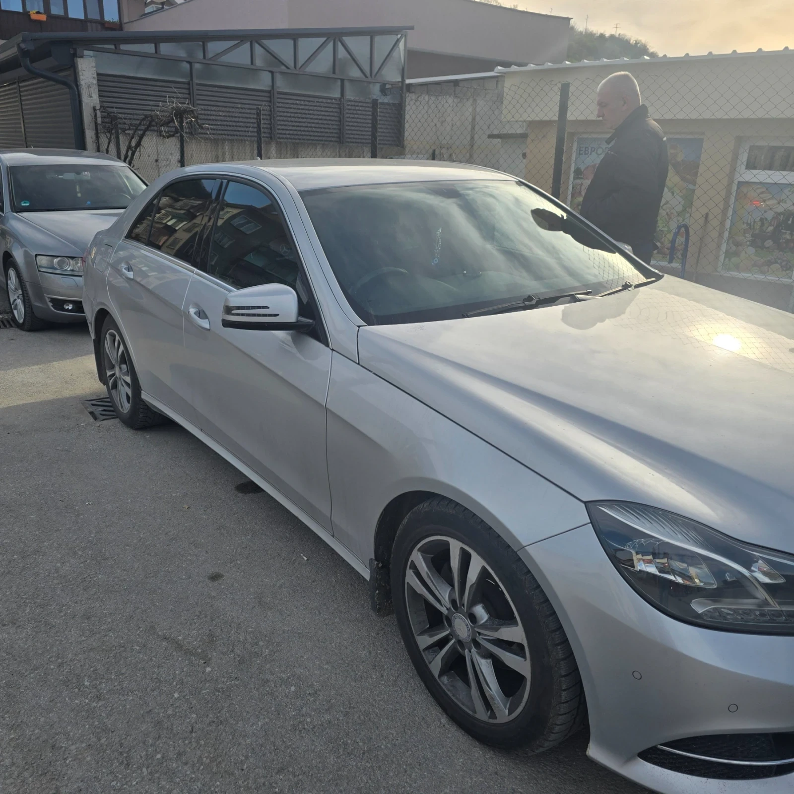 Mercedes-Benz E 220, снимка 3 - Автомобили и джипове - 55606444