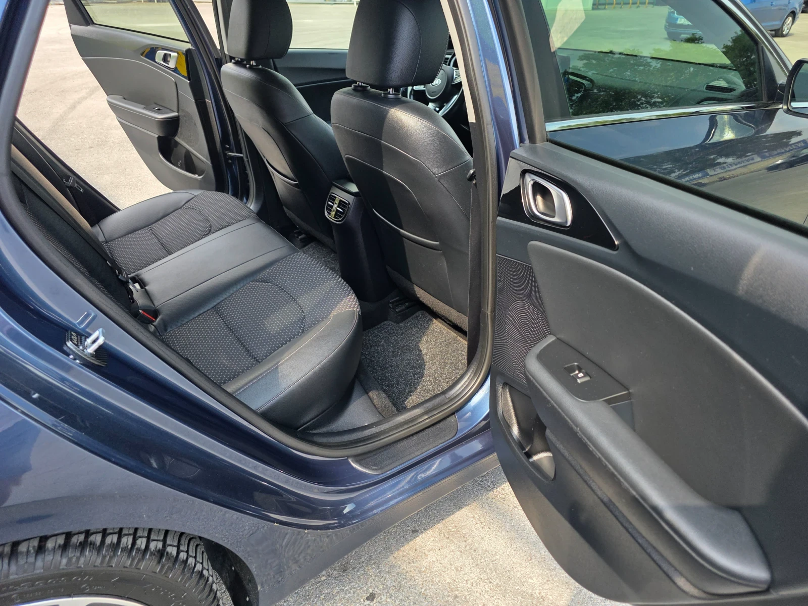 Kia Ceed SW, снимка 9 - Автомобили и джипове - 56040668