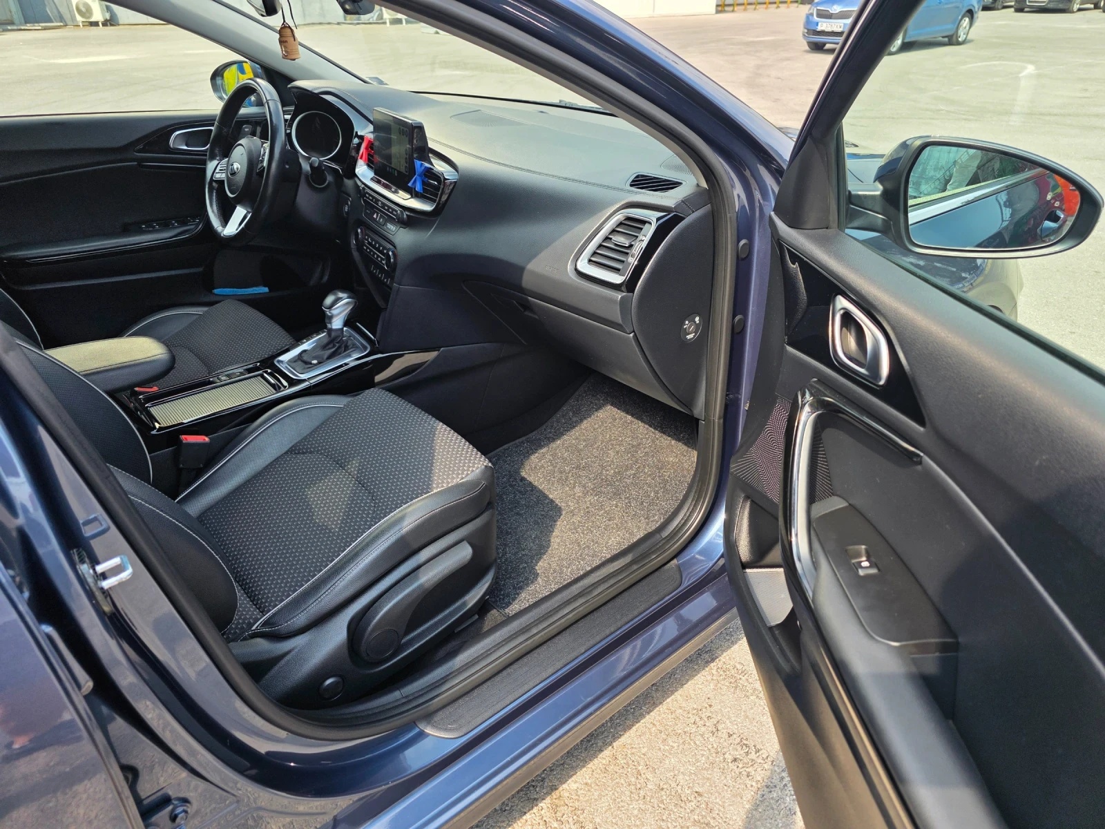 Kia Ceed SW, снимка 10 - Автомобили и джипове - 56040668