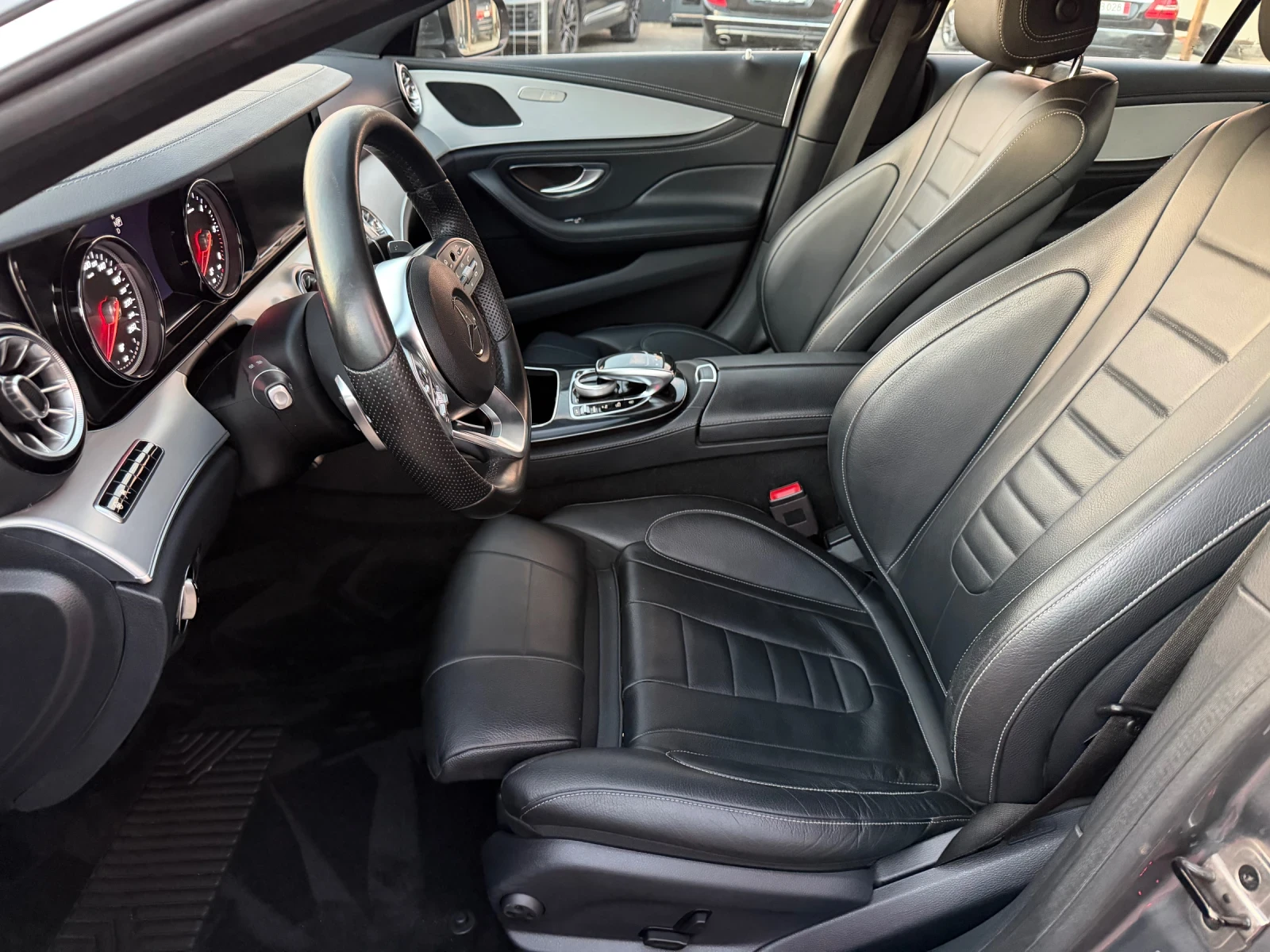 Mercedes-Benz CLS 350 4 MATIC / AMG / DISTRONIC / LINE ASSIST / KAMERA, снимка 7 - Автомобили и джипове - 56261718
