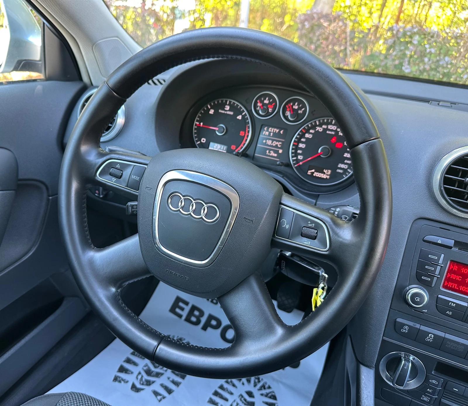 Audi A3 1.6 TDI * FACELIFT* , снимка 9 - Автомобили и джипове - 56323985