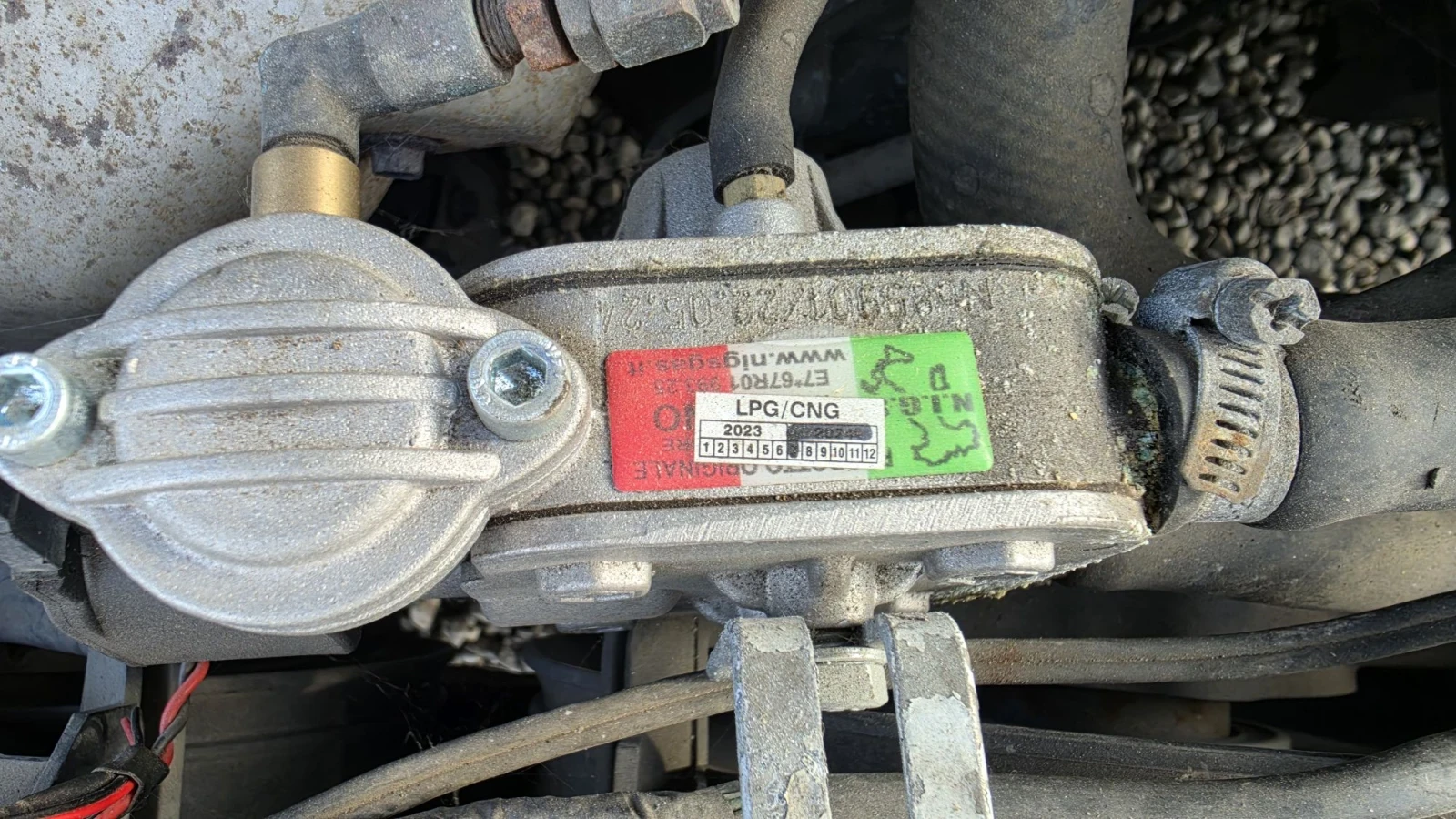 Mazda 323 F BA, снимка 14 - Автомобили и джипове - 56484236