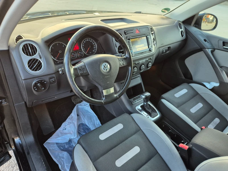 VW Tiguan 2.0TDI Avtomat Navi Panorama Ksenon , снимка 12 - Автомобили и джипове - 53262882