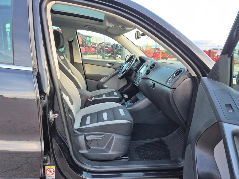 VW Tiguan 2.0TDI Avtomat Navi Panorama Ksenon , снимка 14 - Автомобили и джипове - 53262882