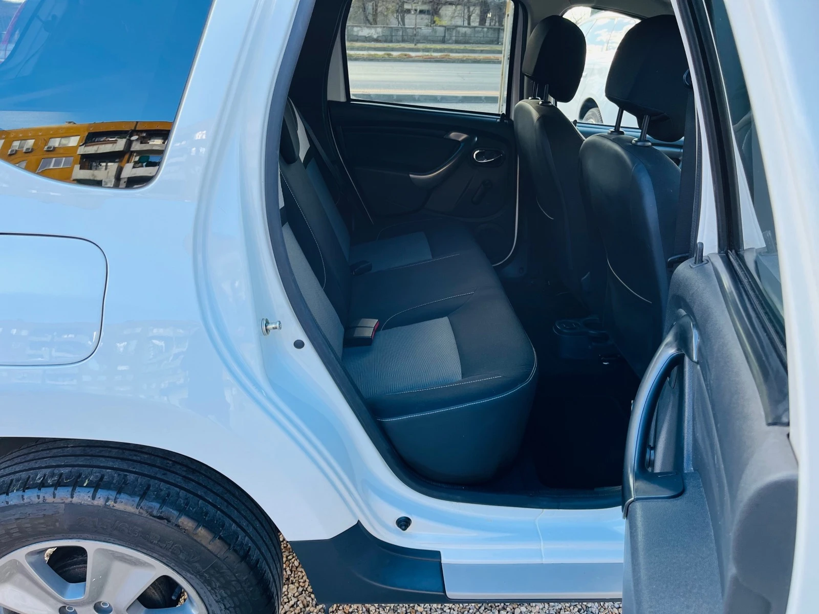 Dacia Duster 1.6i  A  | Mobile.bg   13