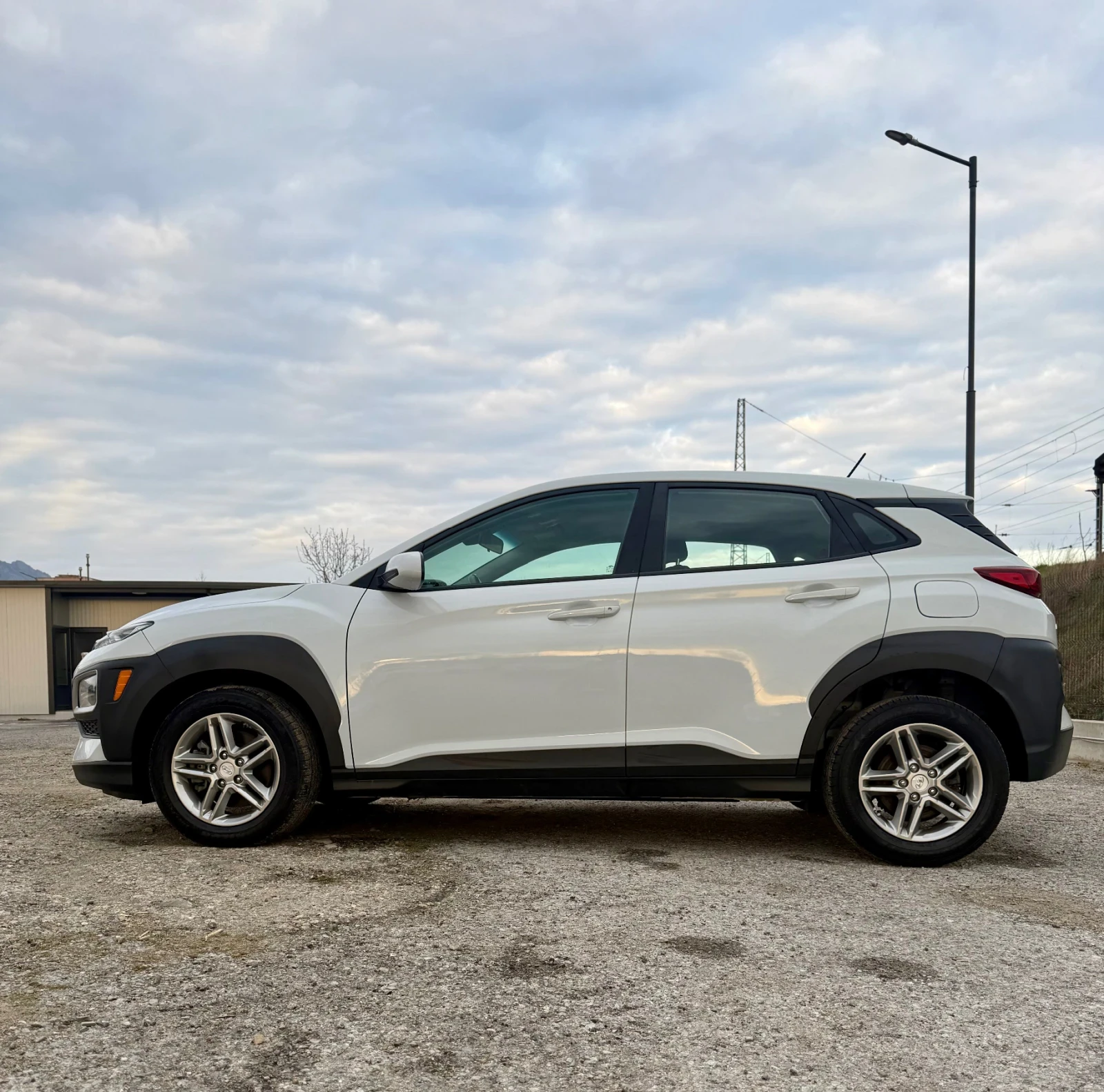 Hyundai Kona 2.0i  4x4 перфектна , снимка 3 - Автомобили и джипове - 53999902