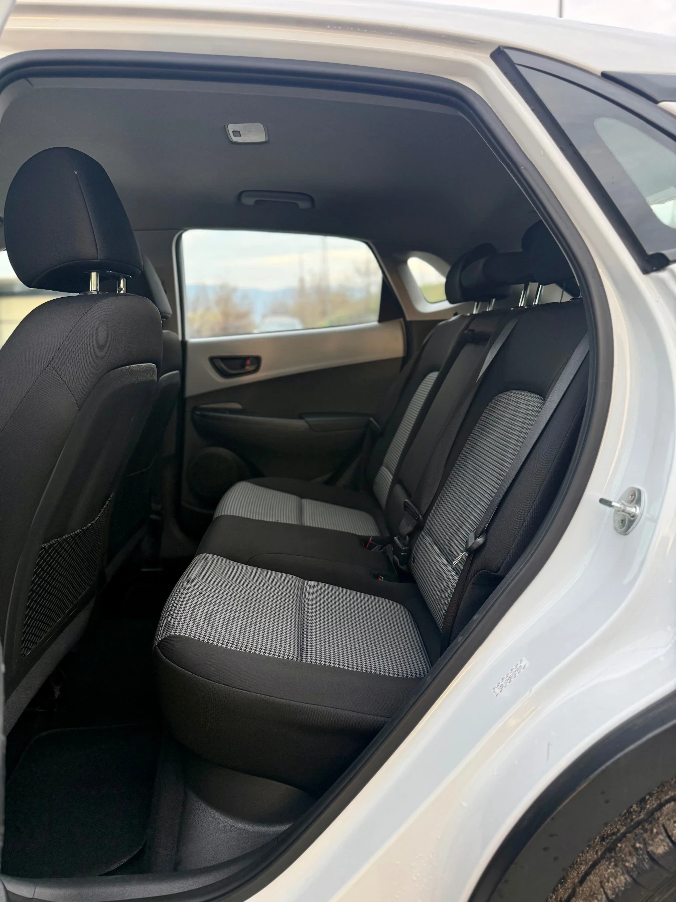 Hyundai Kona 2.0i  4x4 перфектна , снимка 9 - Автомобили и джипове - 53999902