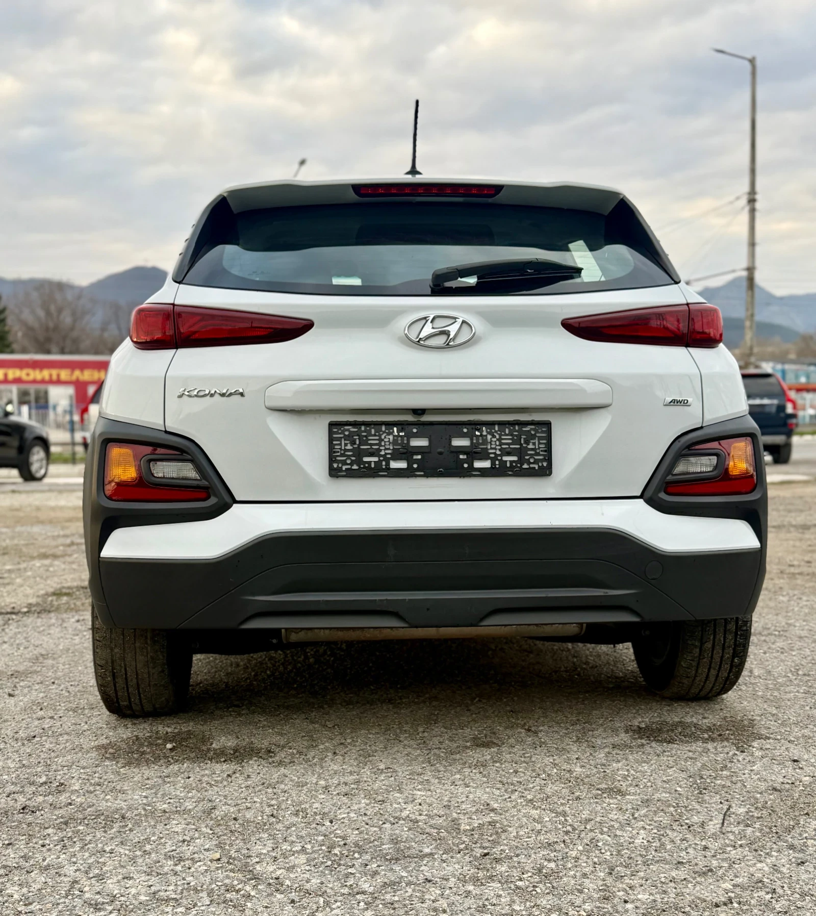 Hyundai Kona 2.0i  4x4 перфектна , снимка 5 - Автомобили и джипове - 53999902