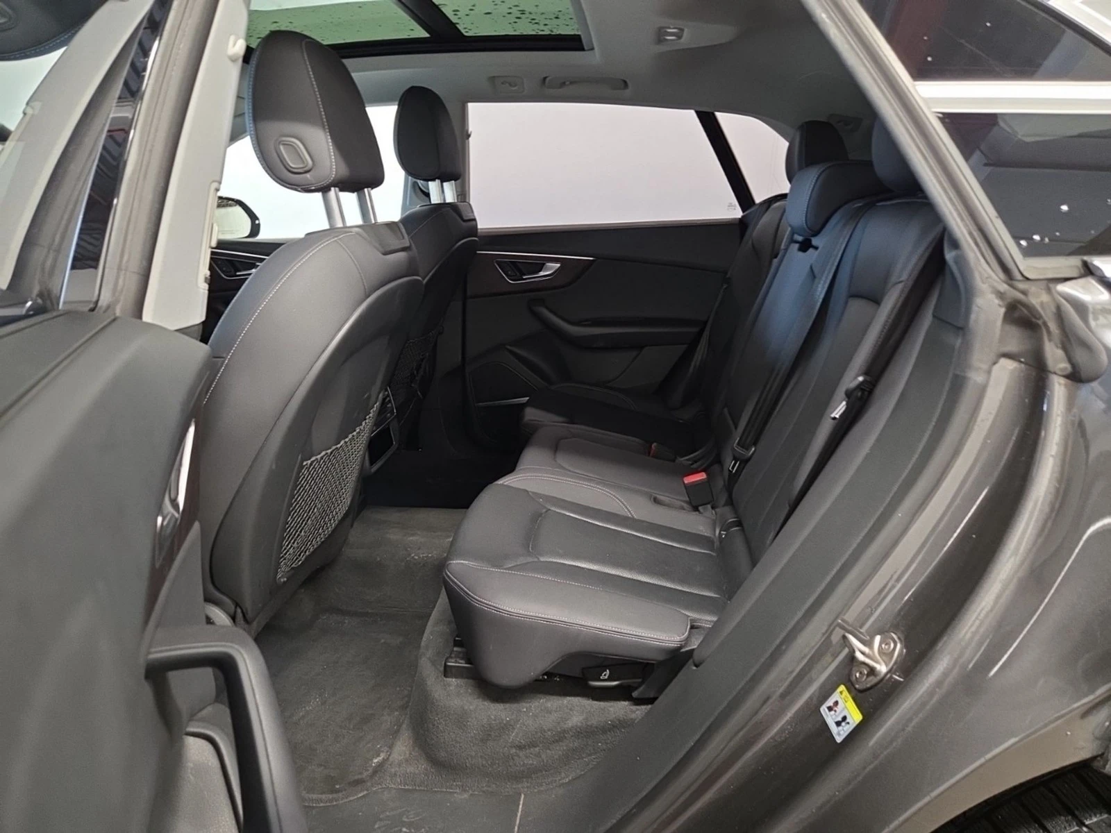 Audi Q8 Technik* AWD* АвтоКредит* (ЦЕНА ДО БГ), снимка 11 - Автомобили и джипове - 54414380