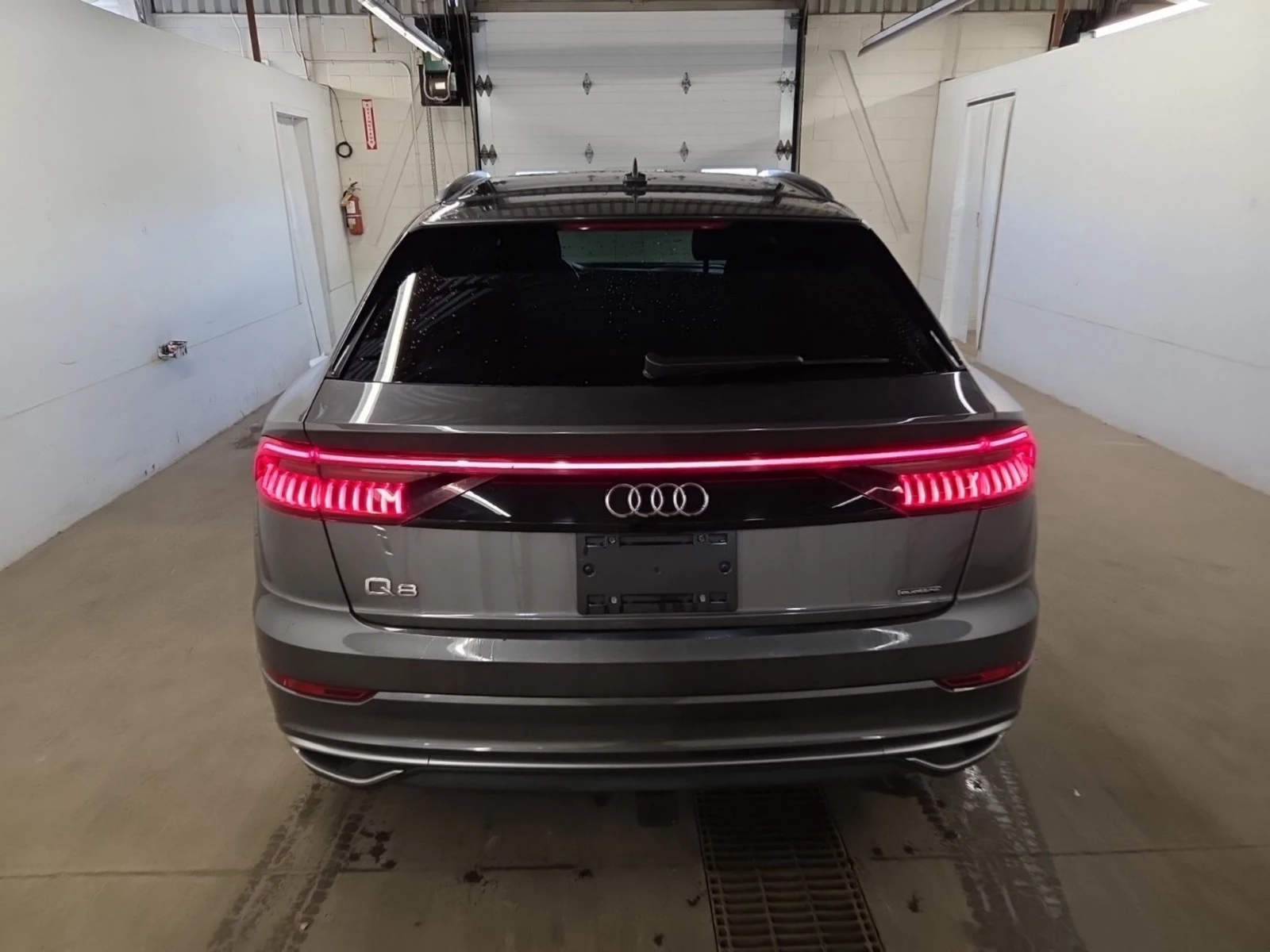 Audi Q8 Technik* AWD* АвтоКредит* (ЦЕНА ДО БГ), снимка 15 - Автомобили и джипове - 54414380