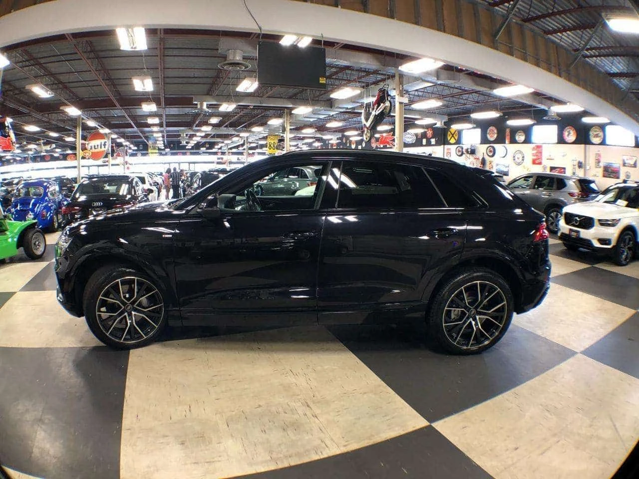 Audi Q8 * PROGRESSIV S LINE LEATHER PAN/ROOF NAV B/SPOT CA, снимка 4 - Автомобили и джипове - 54856721