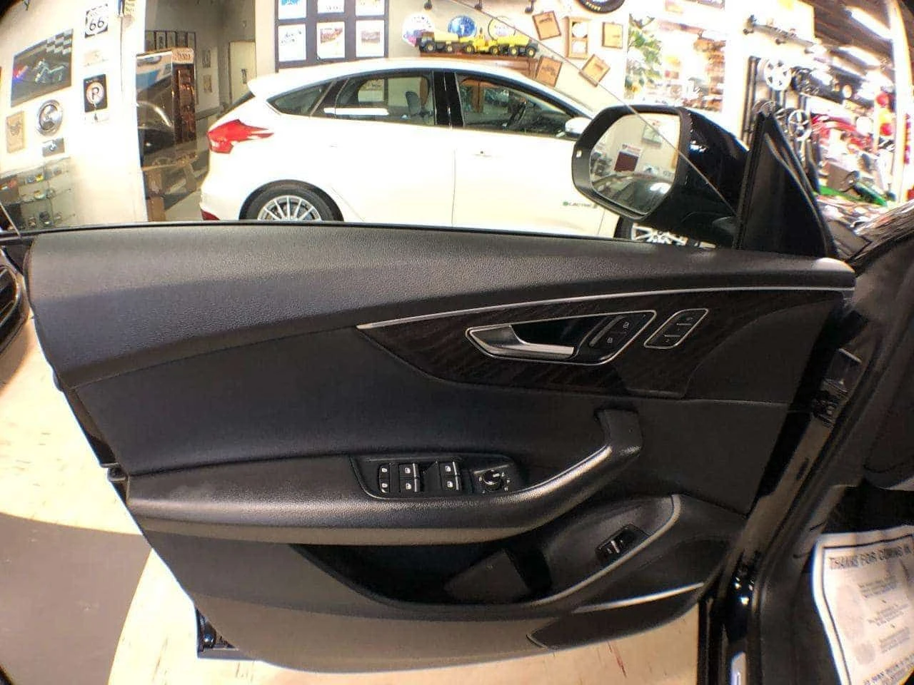 Audi Q8 * PROGRESSIV S LINE LEATHER PAN/ROOF NAV B/SPOT CA, снимка 16 - Автомобили и джипове - 54856721