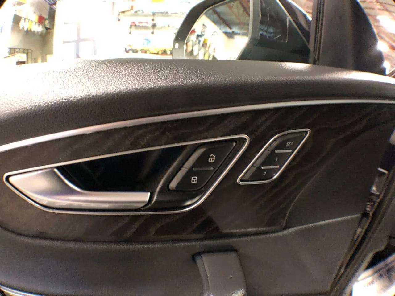 Audi Q8 * PROGRESSIV S LINE LEATHER PAN/ROOF NAV B/SPOT CA, снимка 17 - Автомобили и джипове - 54856721