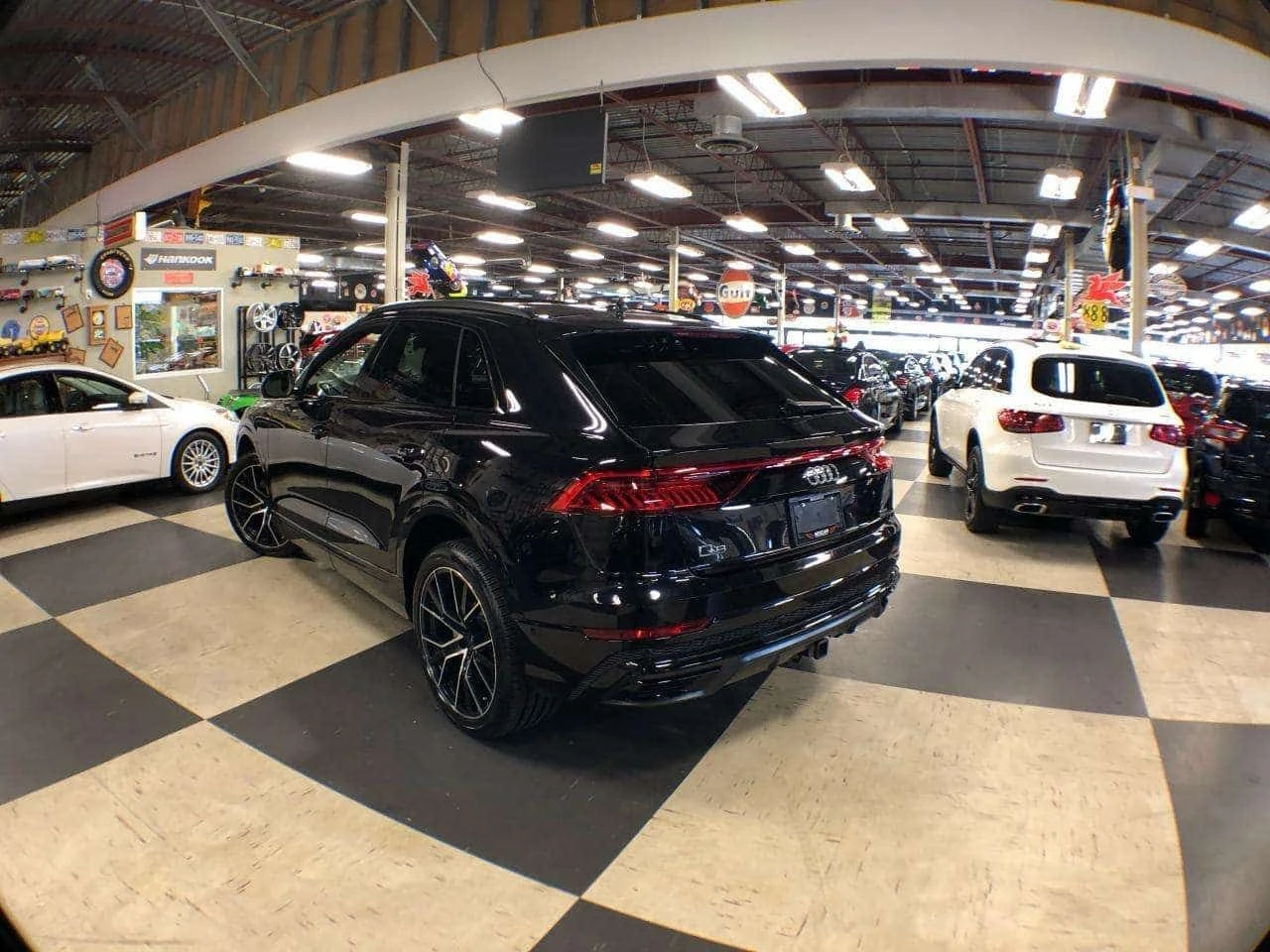 Audi Q8 * PROGRESSIV S LINE LEATHER PAN/ROOF NAV B/SPOT CA, снимка 5 - Автомобили и джипове - 54856721