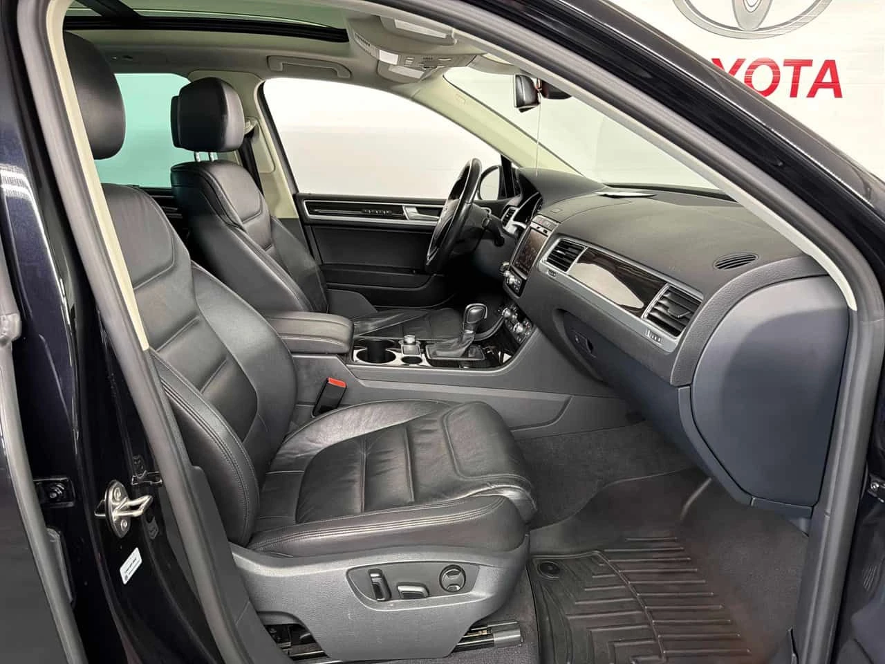 VW Touareg  3.0L TDI | 360 | PANO | MEMORY , снимка 11 - Автомобили и джипове - 54959708