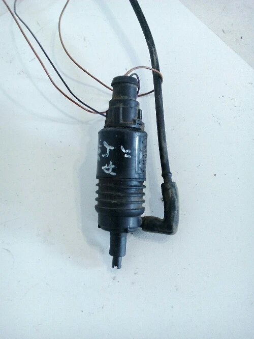 Помпа чистачки Ауди А4 (1)