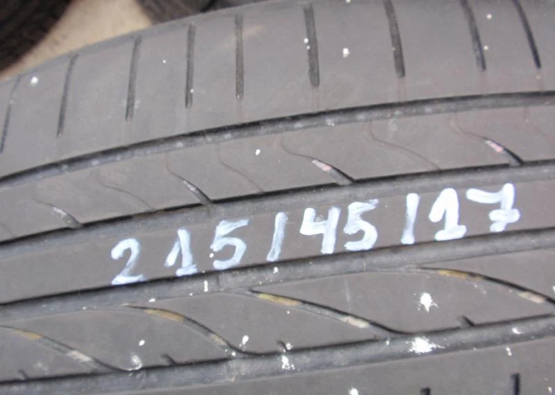 Гуми Летни 215/45R17, снимка 1 - Гуми и джанти - 5257496