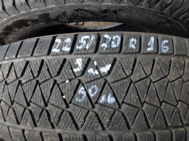 Гуми Зимни 225/70R16, снимка 1 - Гуми и джанти - 20228399