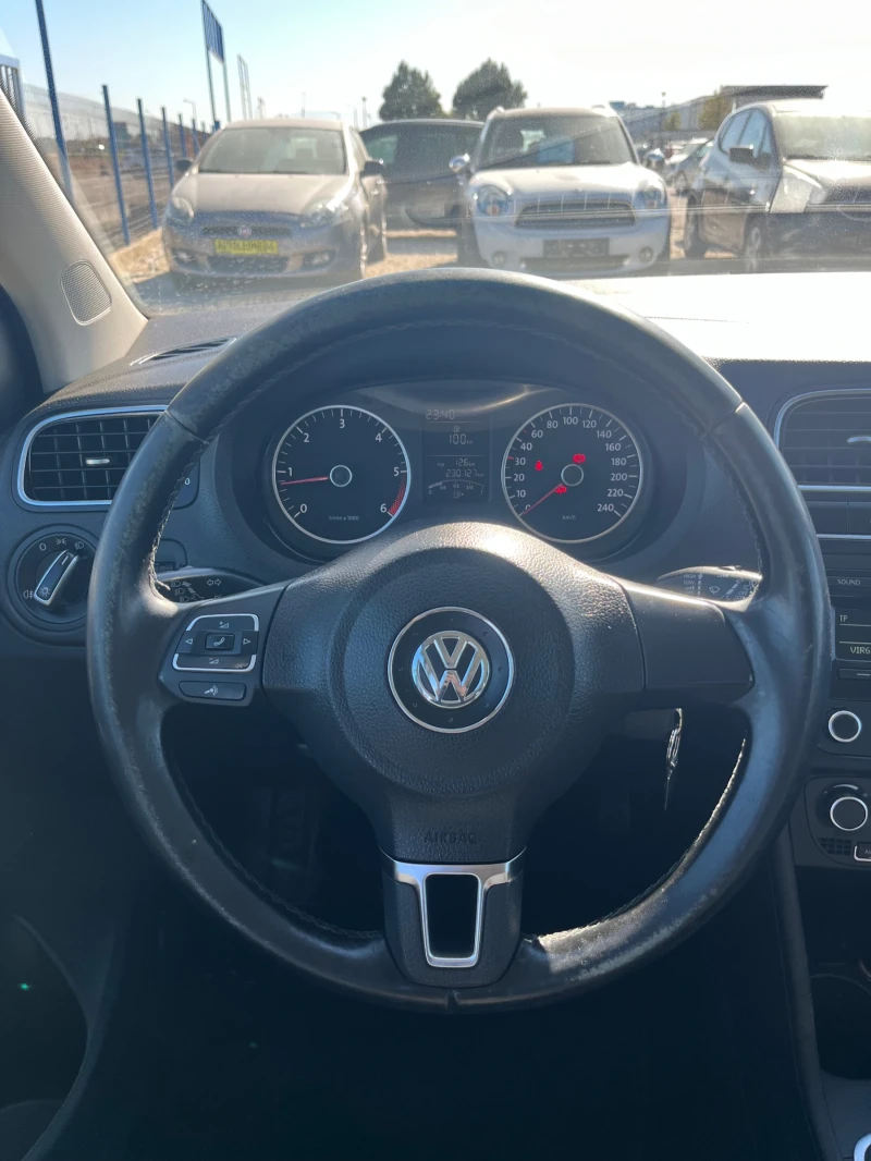 VW Polo 1.6 TDi, снимка 11 - Автомобили и джипове - 47709671