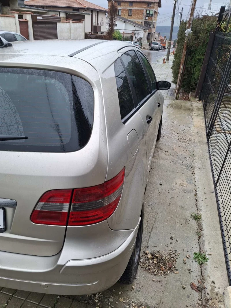 Mercedes-Benz B 180, снимка 3 - Автомобили и джипове - 48558459