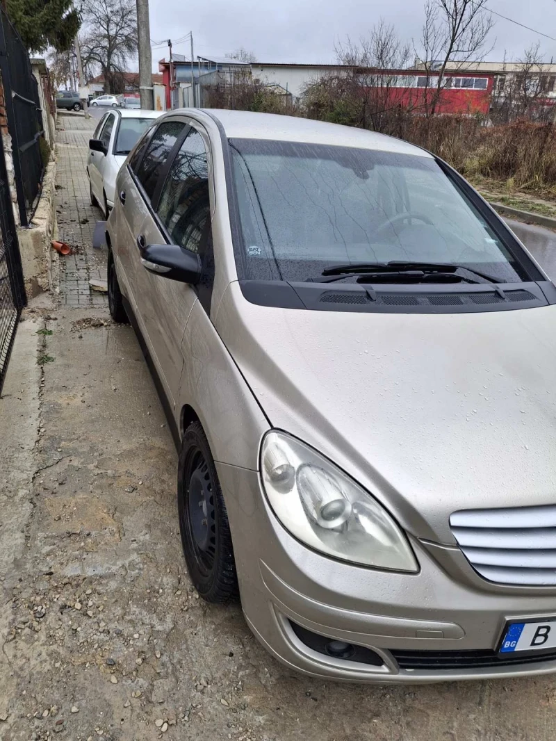 Mercedes-Benz B 180, снимка 2 - Автомобили и джипове - 48558459