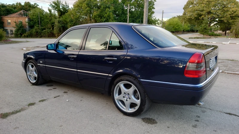 Mercedes-Benz C 180, снимка 4 - Автомобили и джипове - 51342600