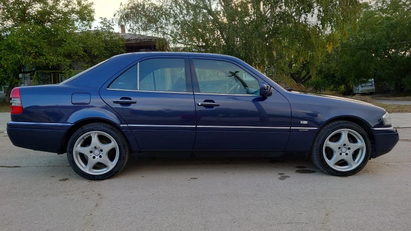 Mercedes-Benz C 180, снимка 2 - Автомобили и джипове - 51342600