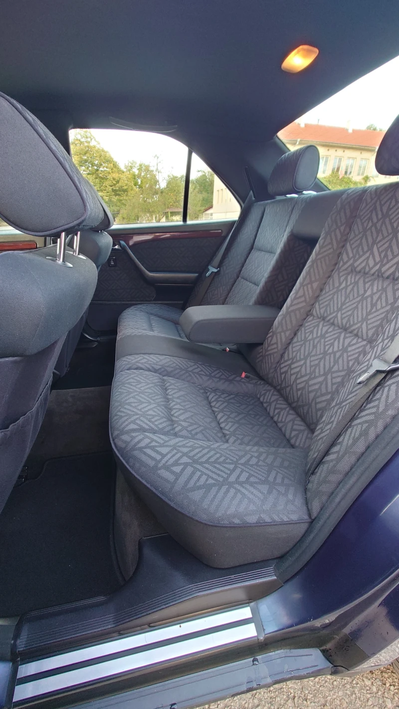 Mercedes-Benz C 180, снимка 13 - Автомобили и джипове - 51342600