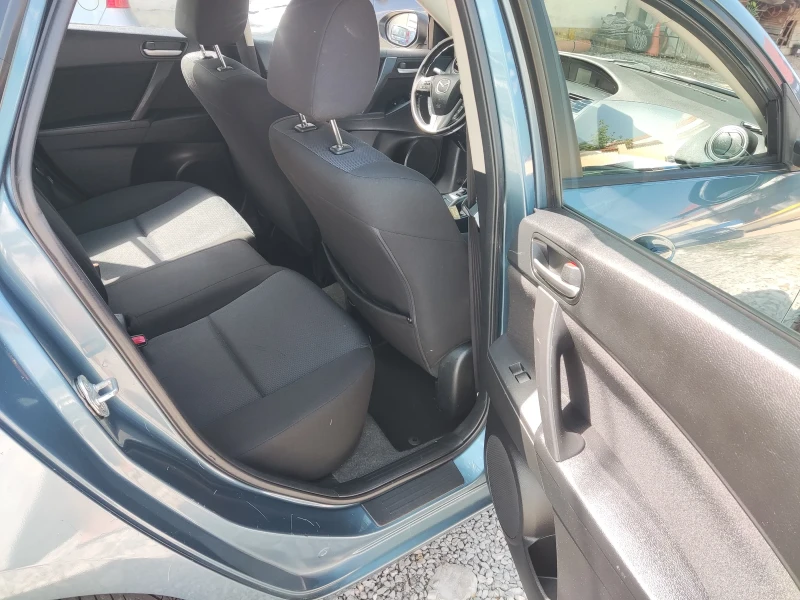 Mazda 3 1.6 Exclusive , снимка 8 - Автомобили и джипове - 52084631
