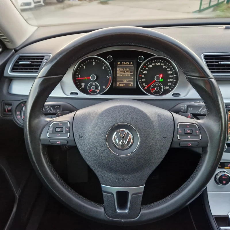 VW Passat 2.0ТDi170к.4х4ДИСТРОНИК/ПАНОРАМА/КЕЙЛЕС/ШВЕЙЦАРИЯ , снимка 15 - Автомобили и джипове - 52791515