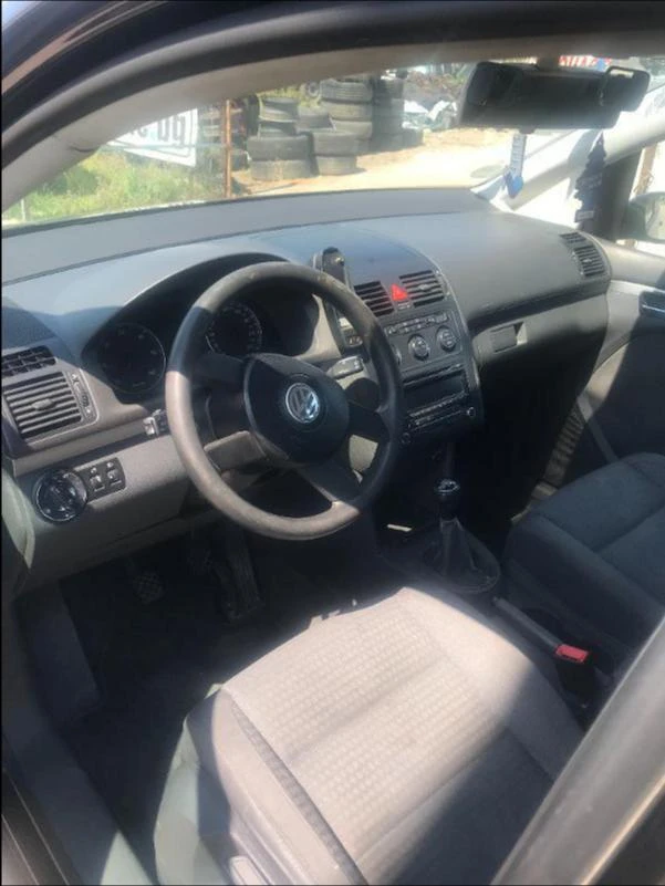 VW Touran 2.0 136 к На Части, снимка 6 - Автомобили и джипове - 34595873