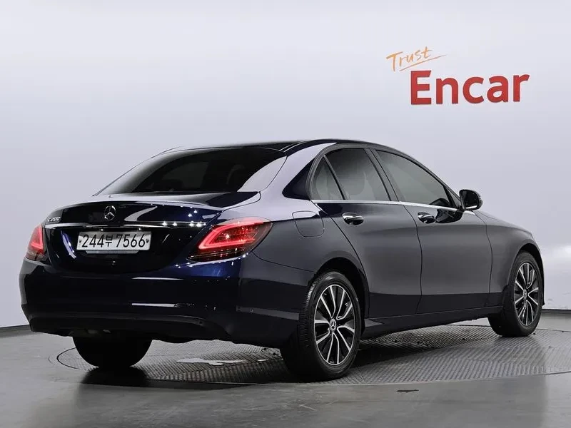 Mercedes-Benz C 200, снимка 2 - Автомобили и джипове - 55842014
