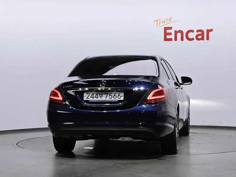 Mercedes-Benz C 200, снимка 4 - Автомобили и джипове - 55842014