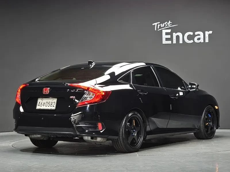 Honda Civic 1.5 10Th Generation, снимка 4 - Автомобили и джипове - 56112248
