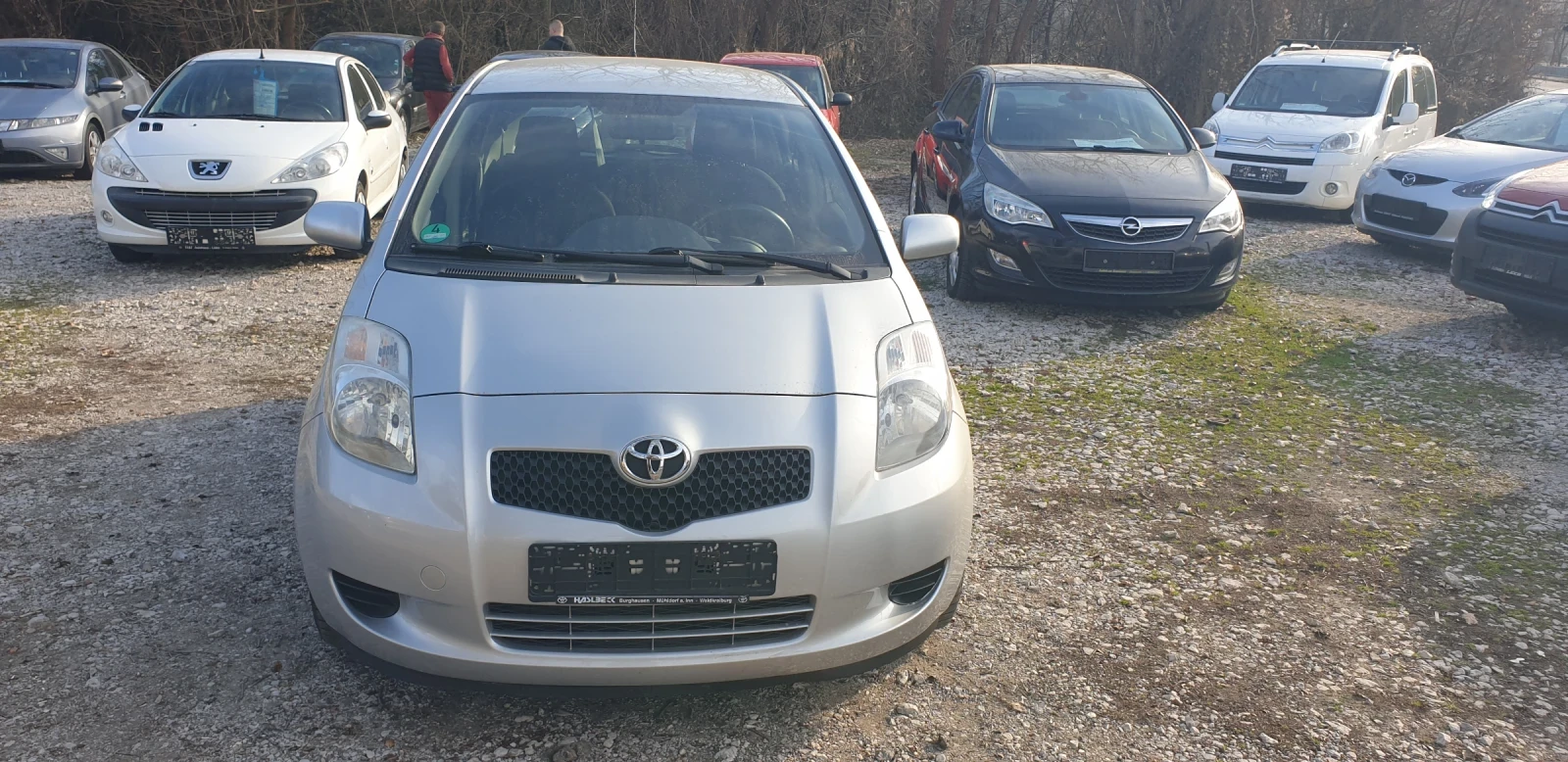 Toyota Yaris 1.3 бензин - изображение 2
