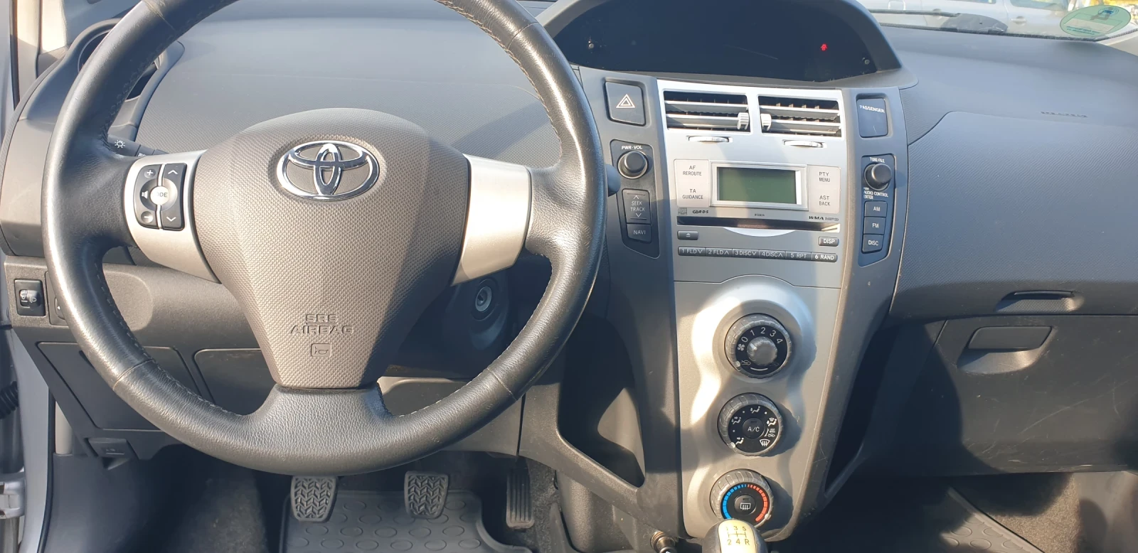 Toyota Yaris 1.3 бензин - изображение 7