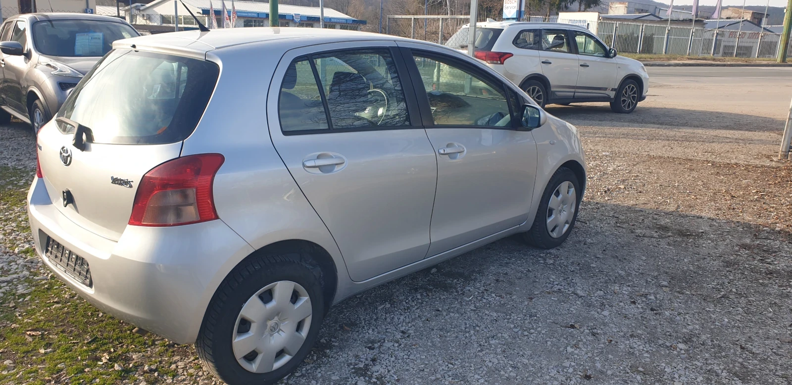 Toyota Yaris 1.3 бензин - изображение 4