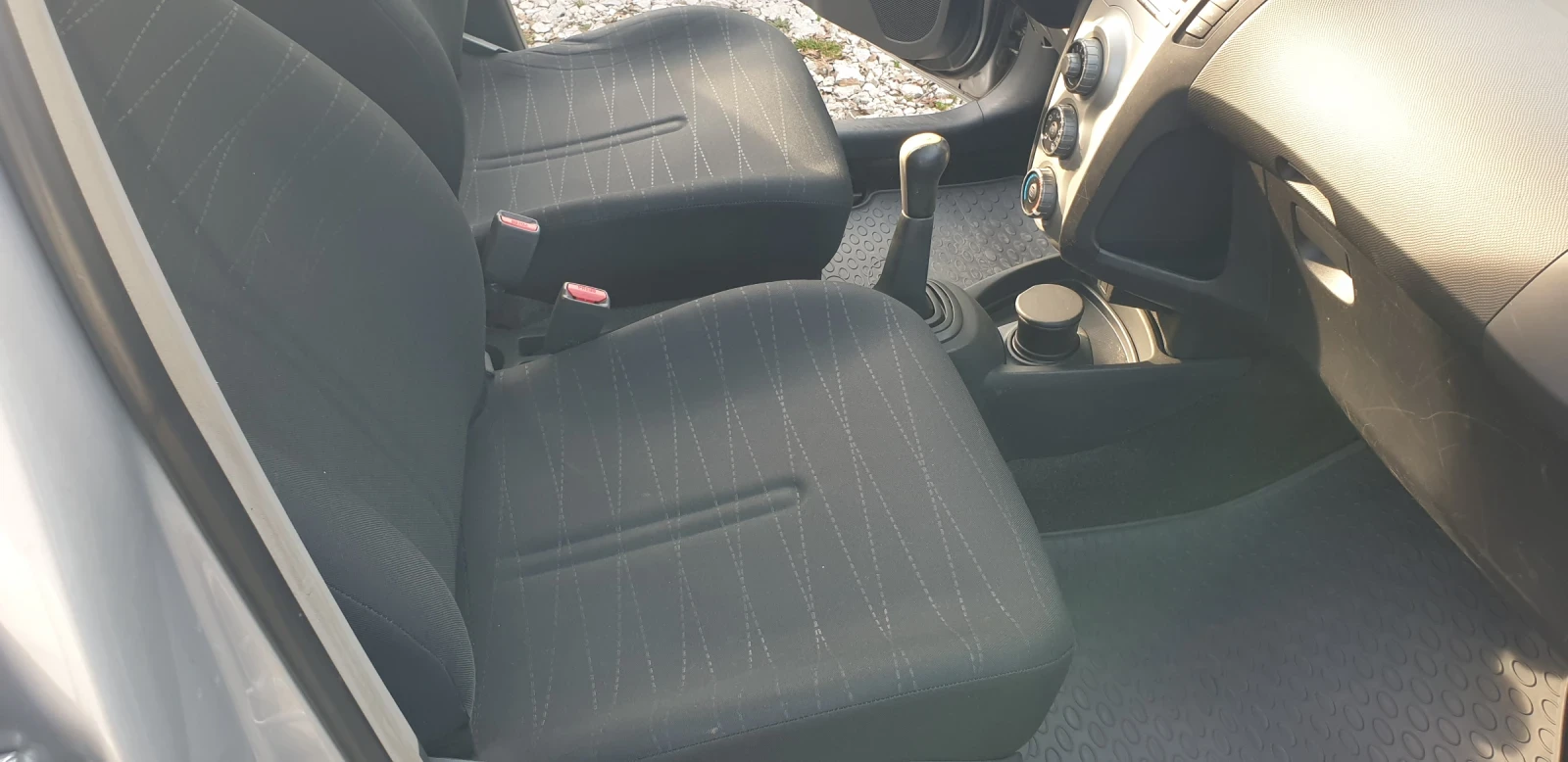 Toyota Yaris 1.3 бензин - изображение 9