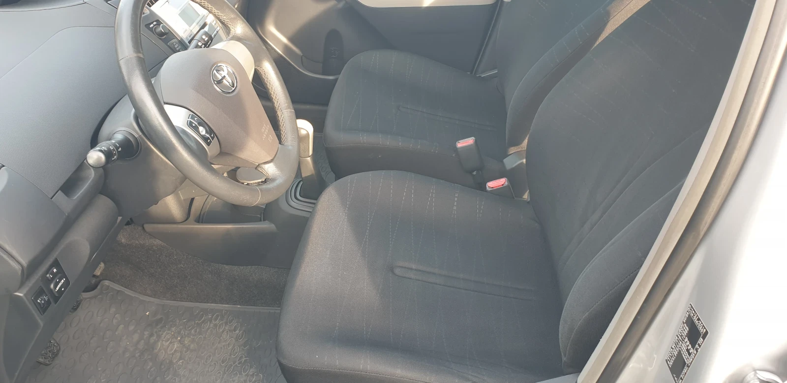 Toyota Yaris 1.3 бензин - изображение 8
