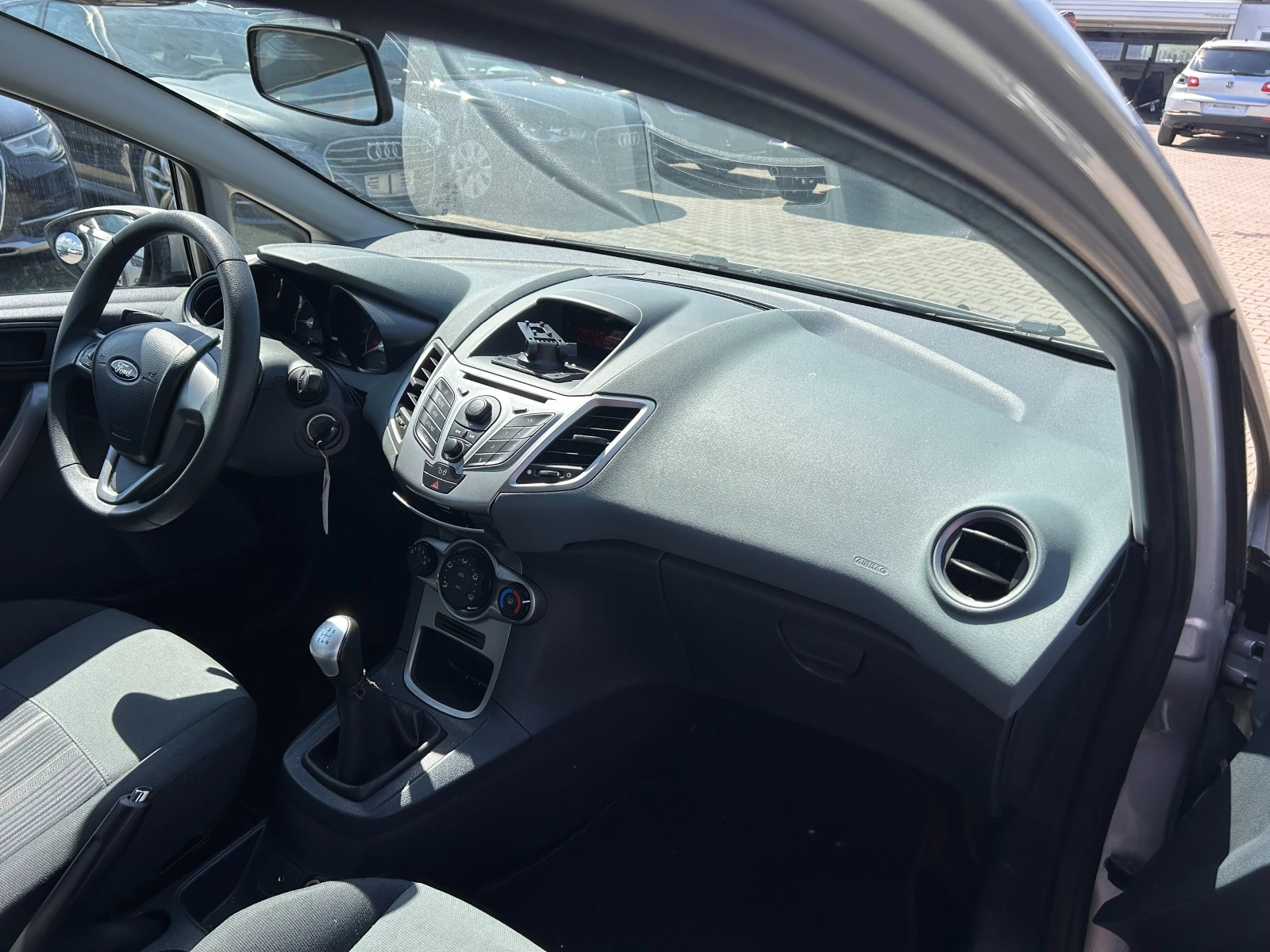 Ford Fiesta 1.2i EURO 5 - изображение 10