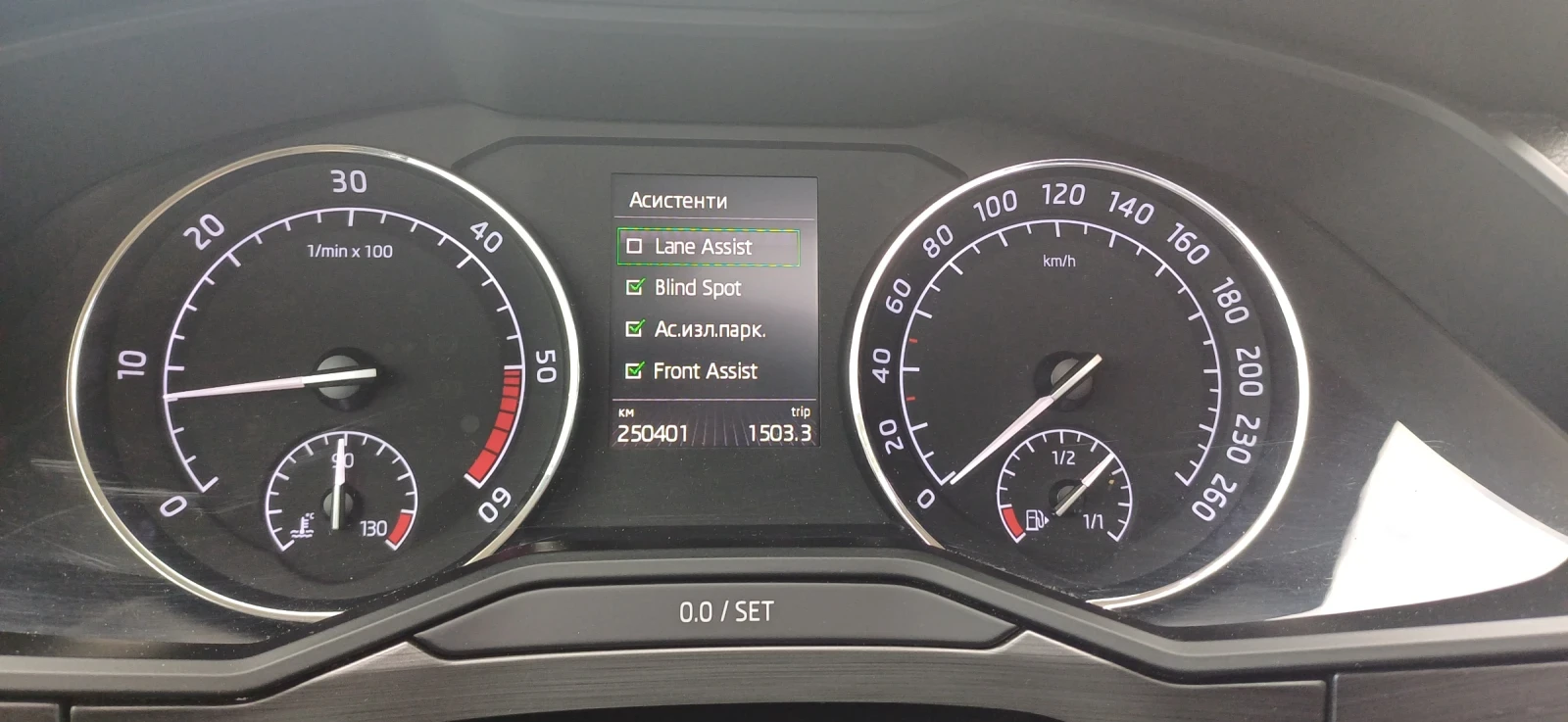 Skoda Superb 2.0 TDI  150 к.с - изображение 10