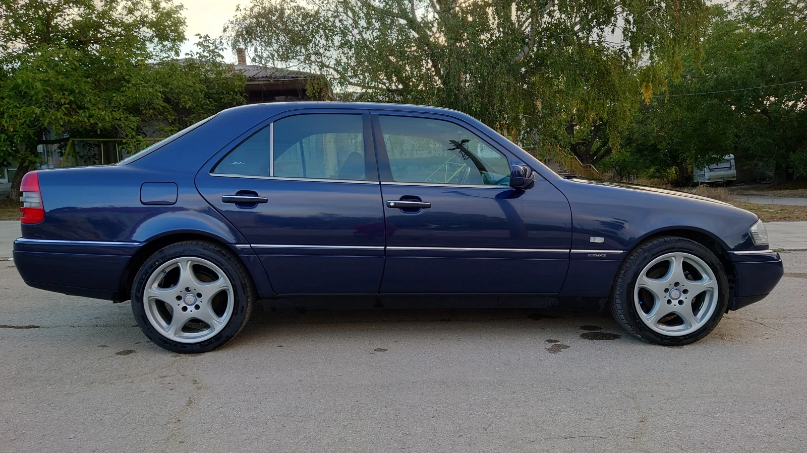 Mercedes-Benz C 180  - изображение 2