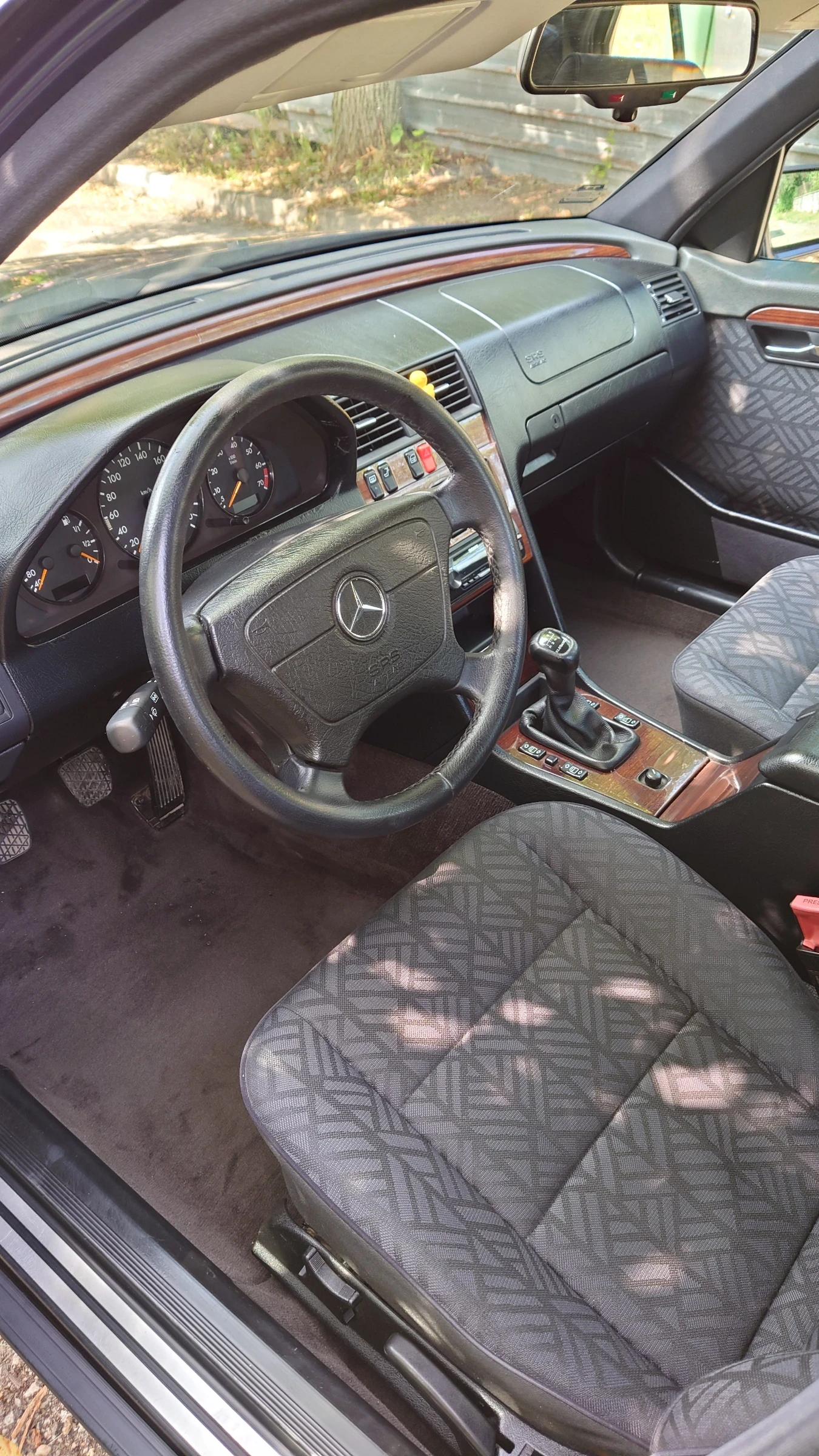 Mercedes-Benz C 180  - изображение 4