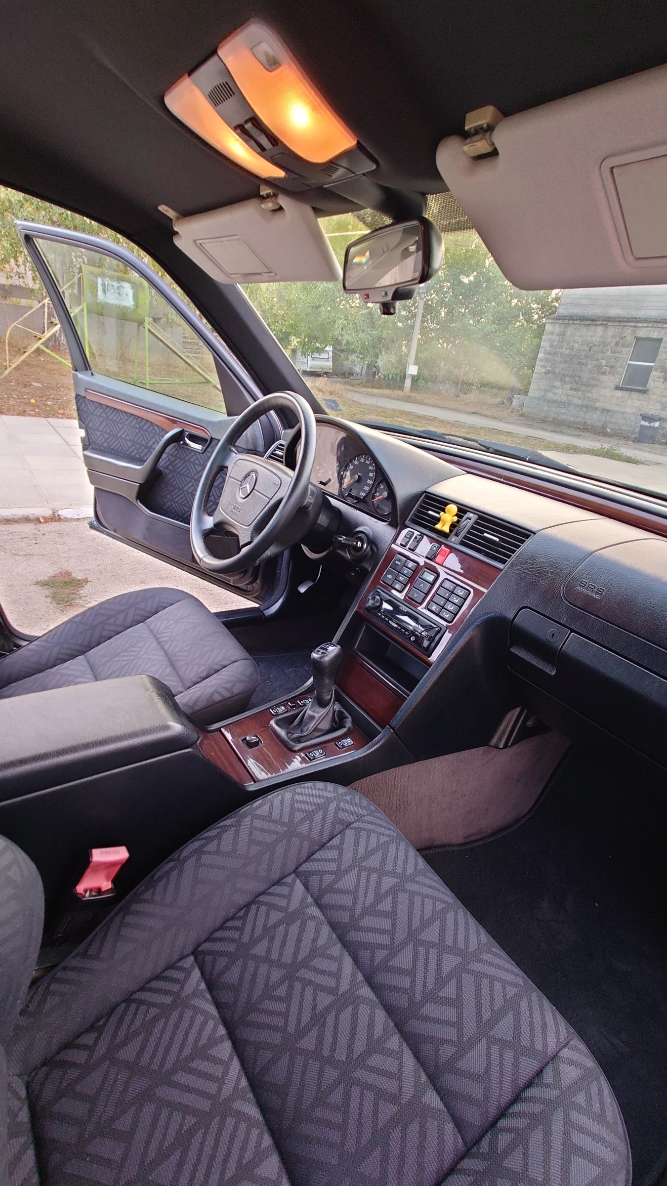 Mercedes-Benz C 180  - изображение 10