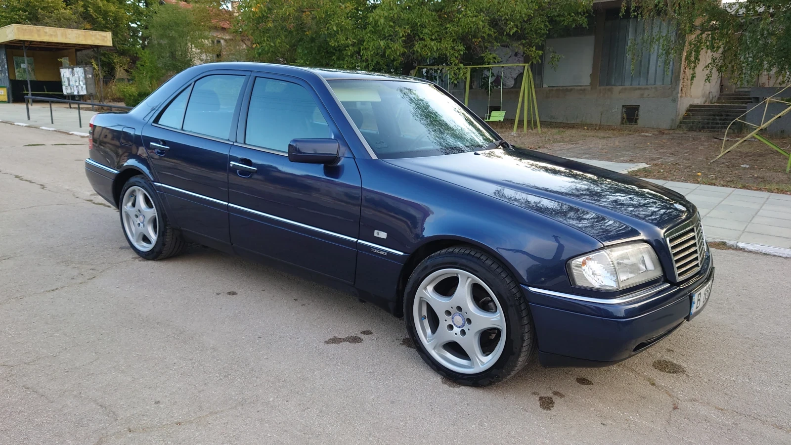 Mercedes-Benz C 180  - изображение 7