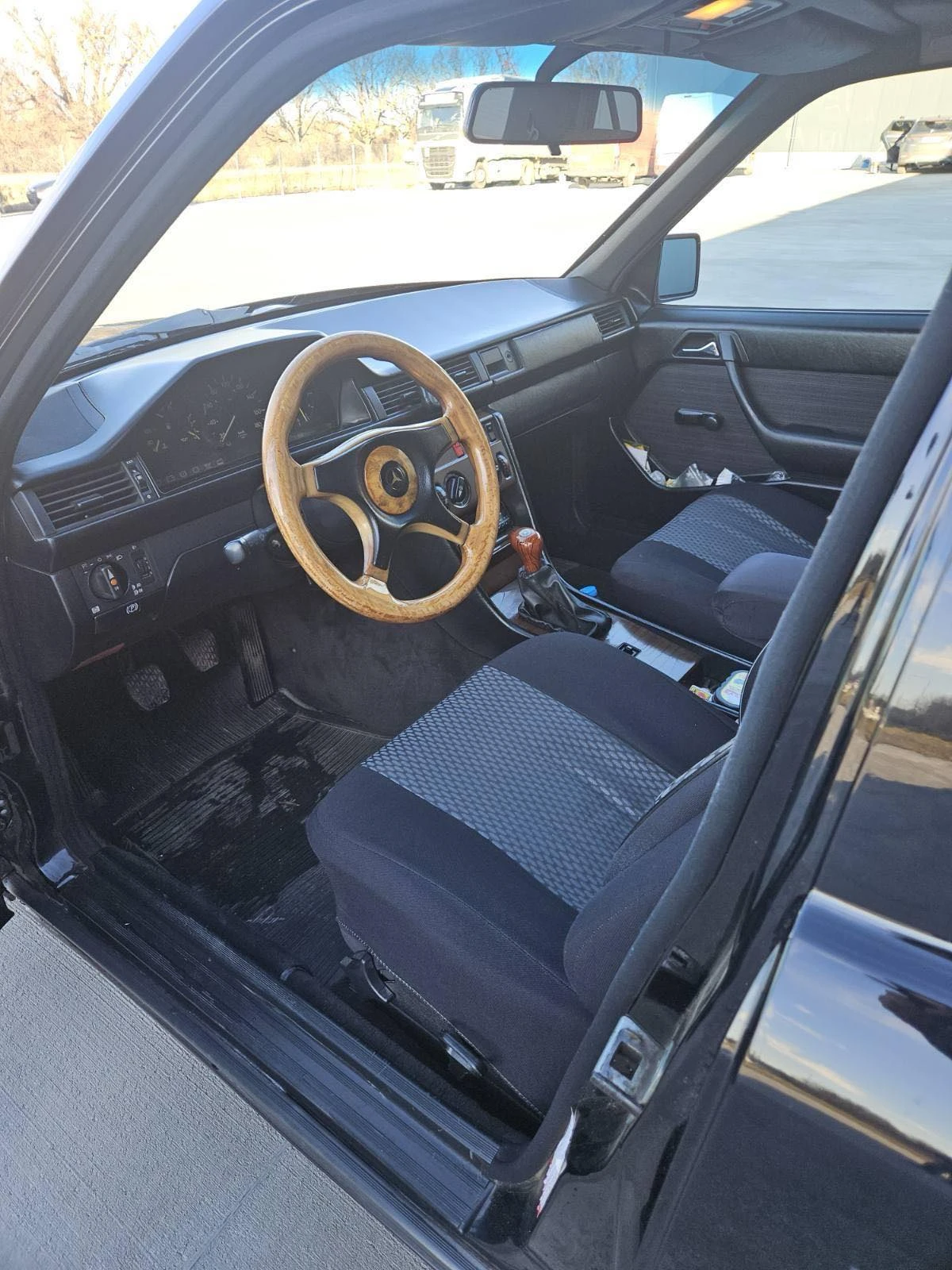 Mercedes-Benz 124 200D - изображение 4