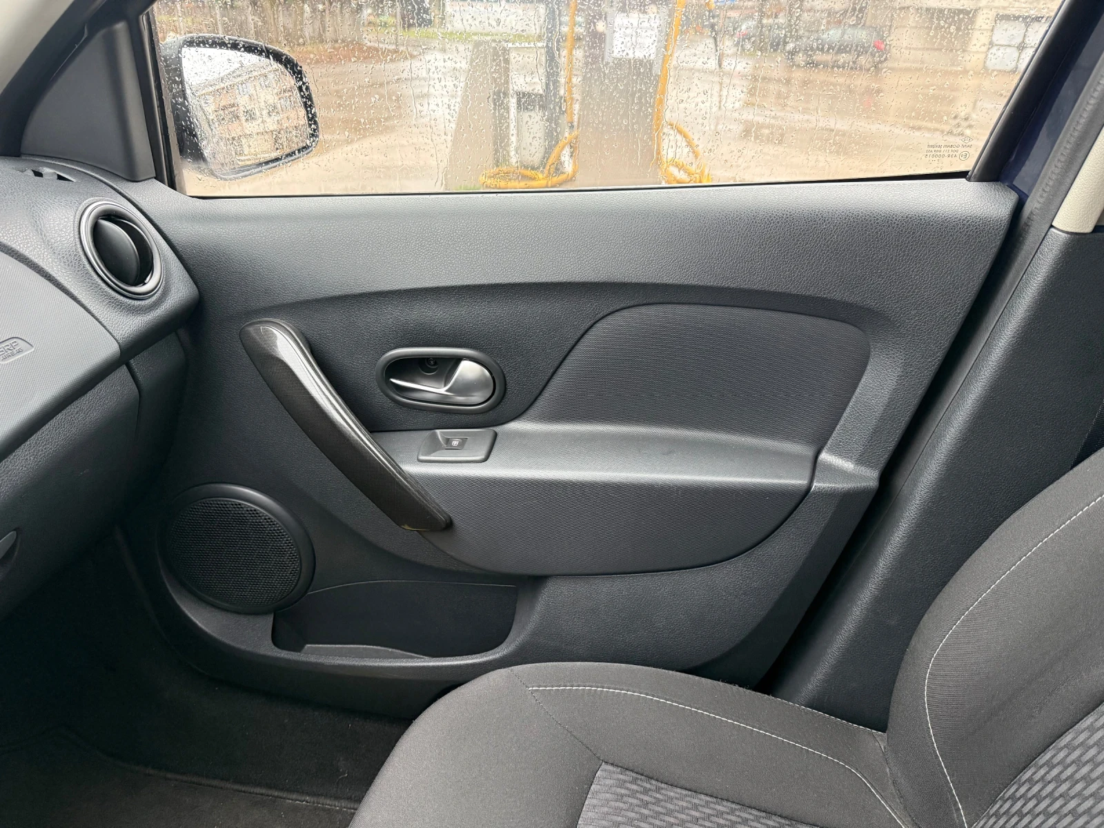 Dacia Sandero 1.0I - изображение 8